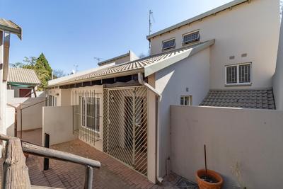 Townhouse For Sale in Bryanston, Sandton