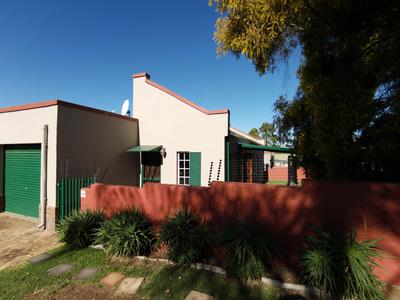Townhouse For Rent in Vorna Valley, Midrand